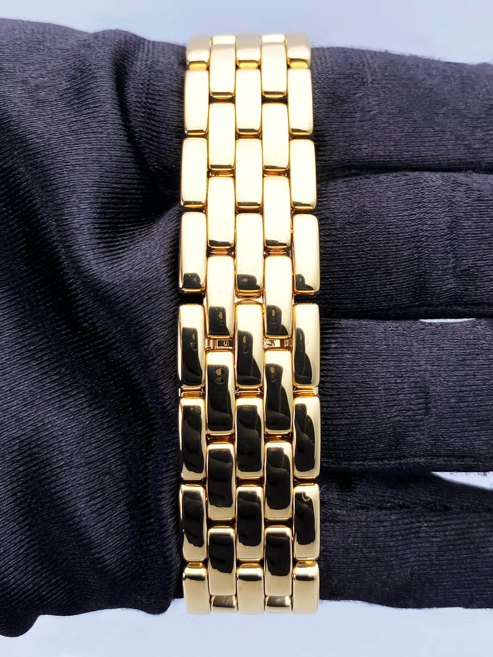 Cartier Panthere Medium 8839 Diamond 18K Yellow Gold Ladies Watch