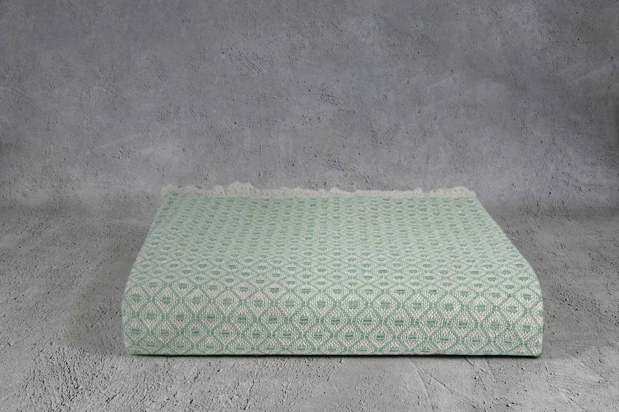 Cotswold Cotton Textured Diamond Patterned Design Blanket With Tassels