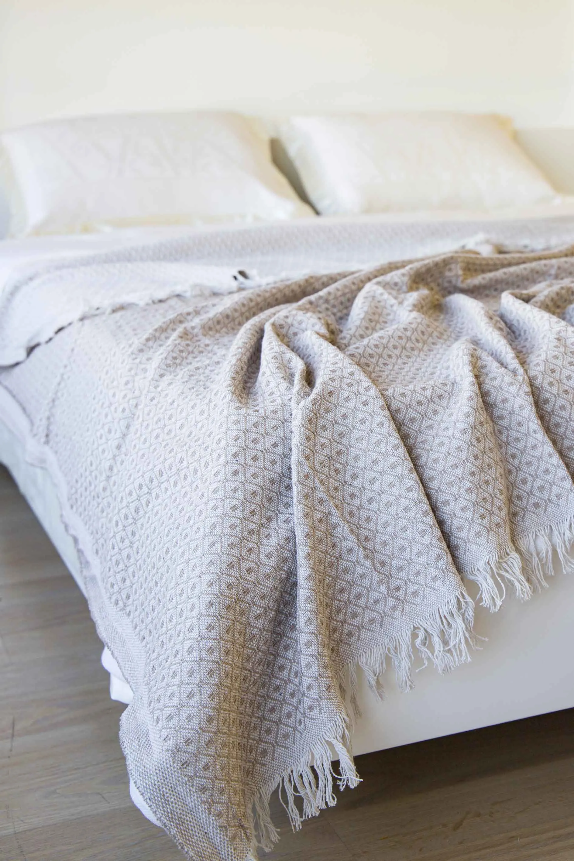 Cotswold Cotton Textured Diamond Patterned Design Blanket With Tassels