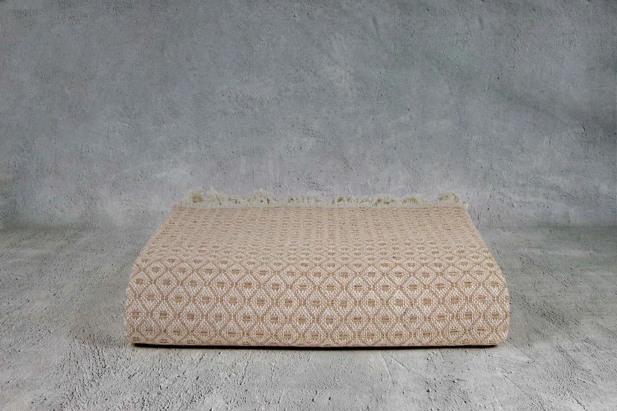 Cotswold Cotton Textured Diamond Patterned Design Blanket With Tassels