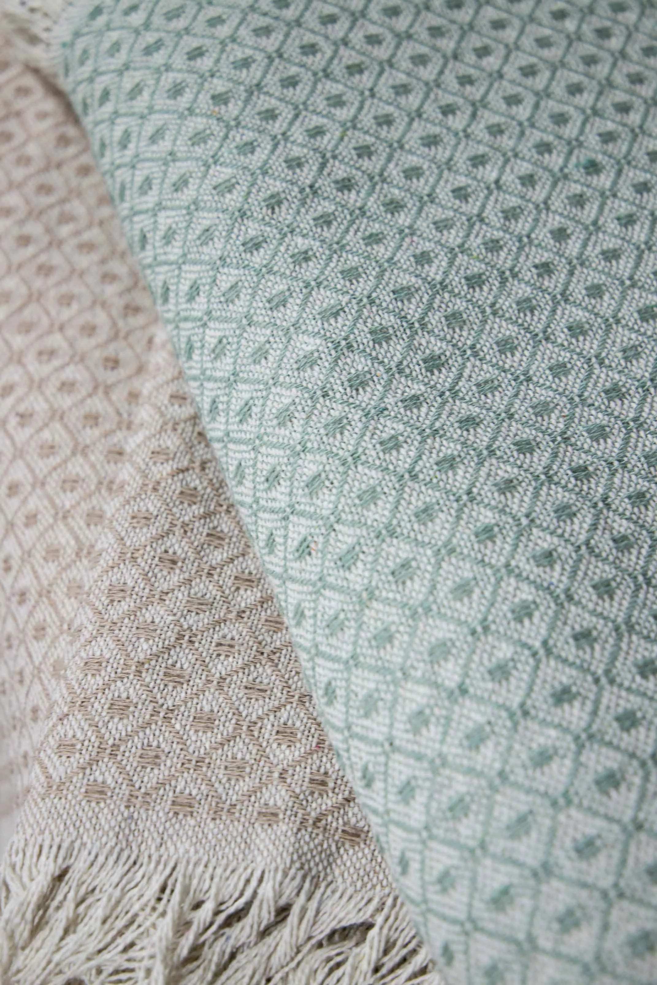 Cotswold Cotton Textured Diamond Patterned Design Blanket With Tassels