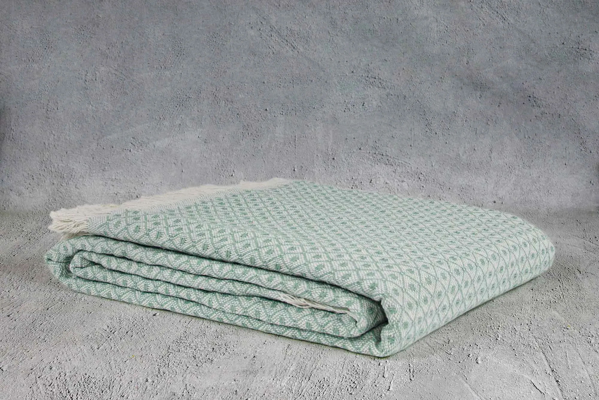 Cotswold Cotton Textured Diamond Patterned Design Blanket With Tassels