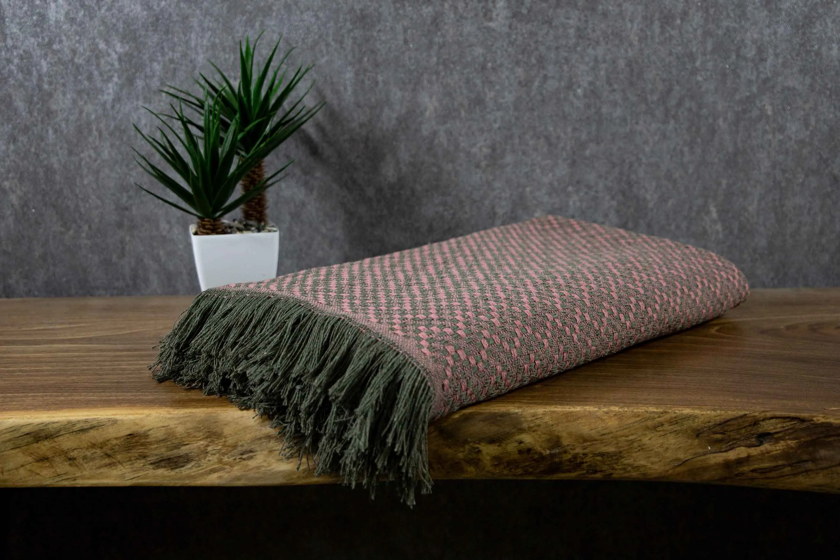 Cotswold Cotton Textured ZigZag Pattern Design Blanket With Tassels