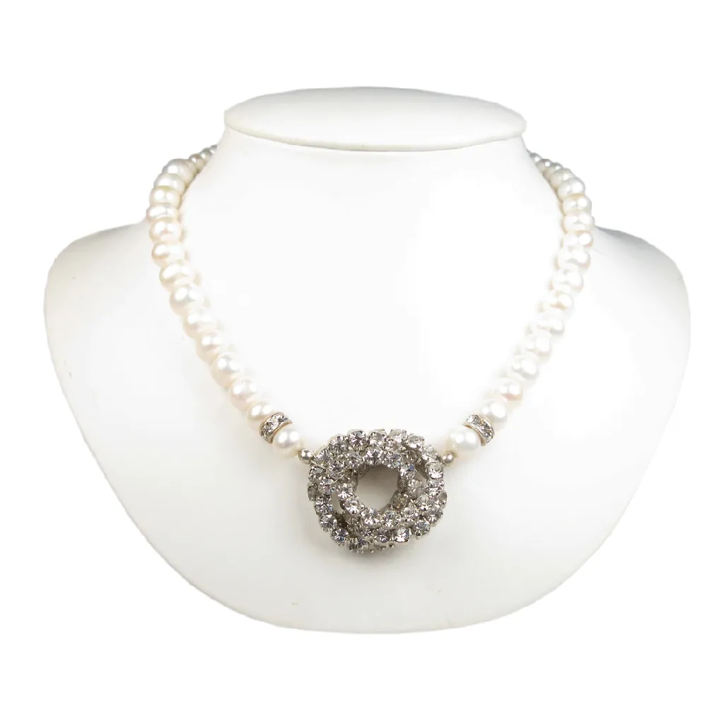 Luminous Pearl Pendant Necklace