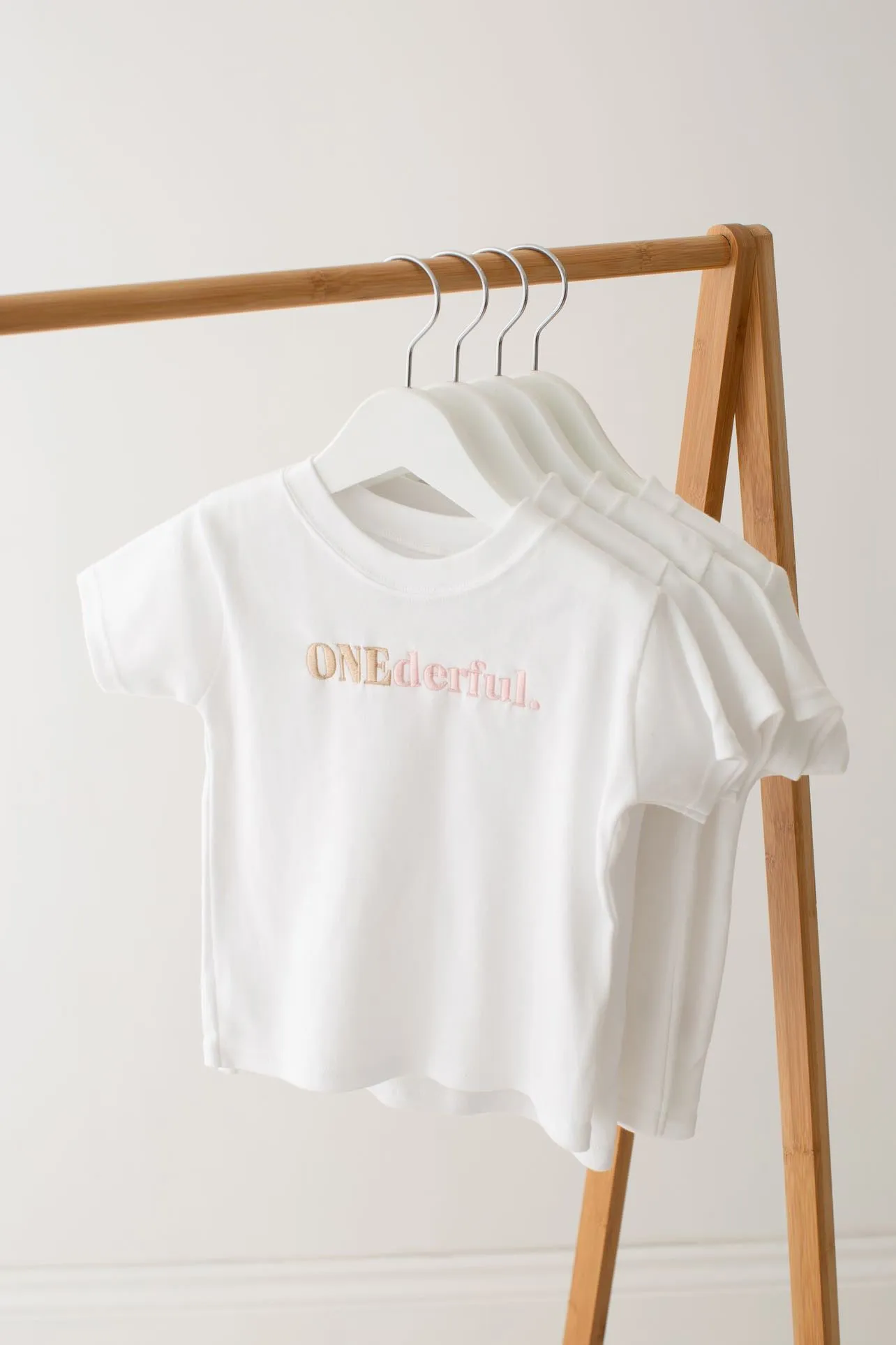 ONEderful classic Tshirt - Embroidered