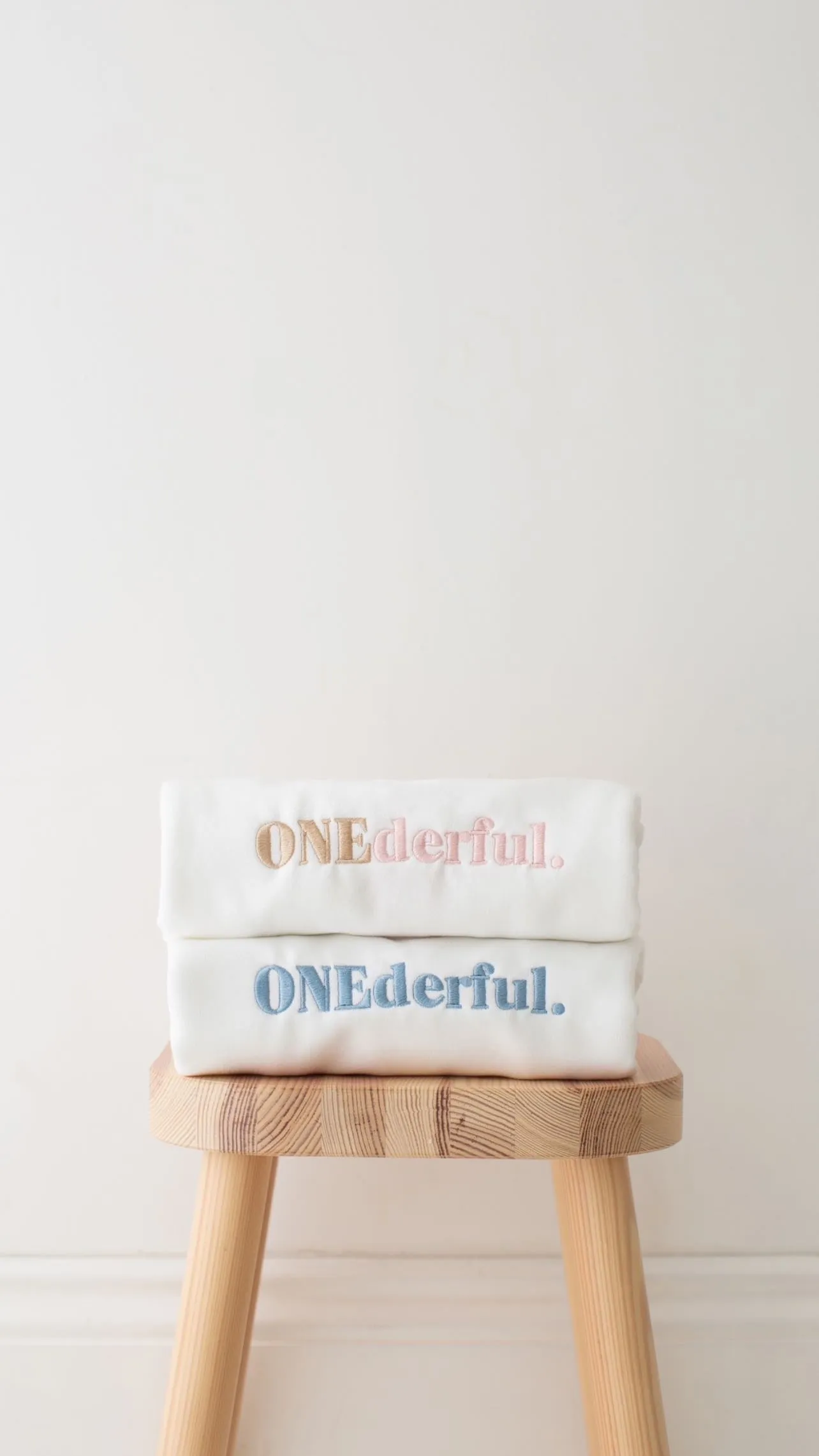 ONEderful classic Tshirt - Embroidered