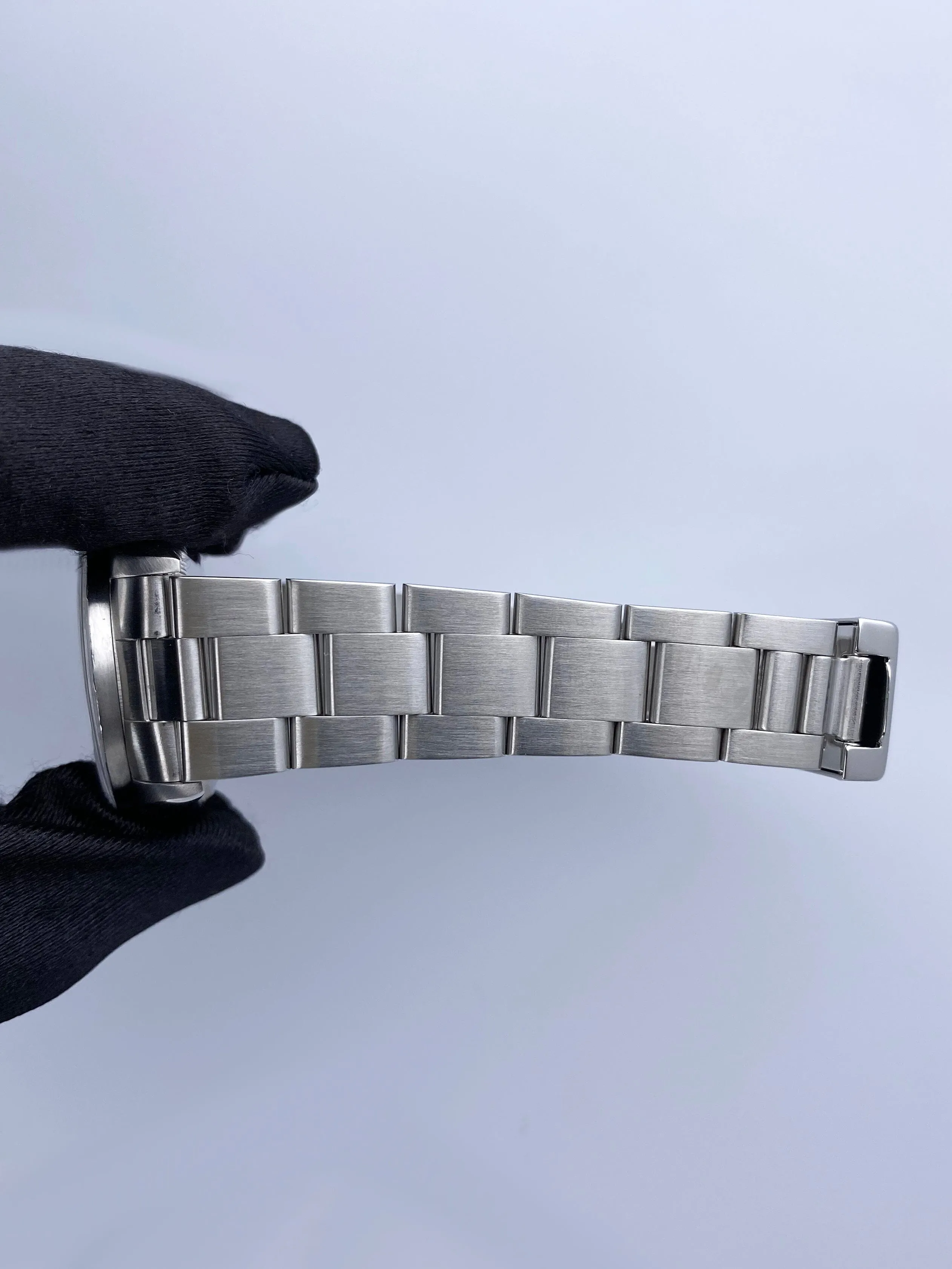 Rolex Oyster Perpetual Date 15210 Silver Dial Mens Watch Box Papers