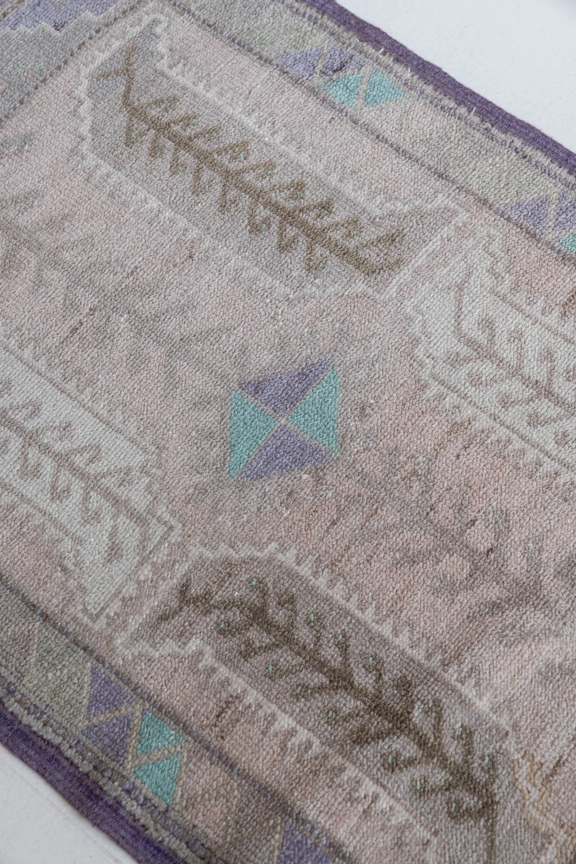 Vintage Turkish Mini Rug No. 640 | 2' x 3'2